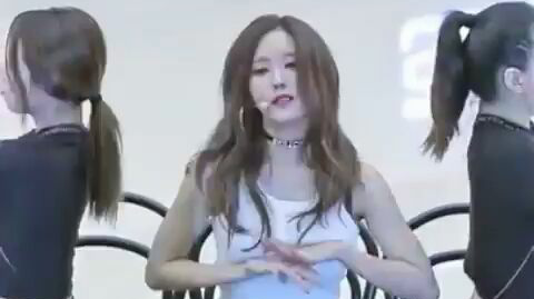 美女小姐姐跳舞